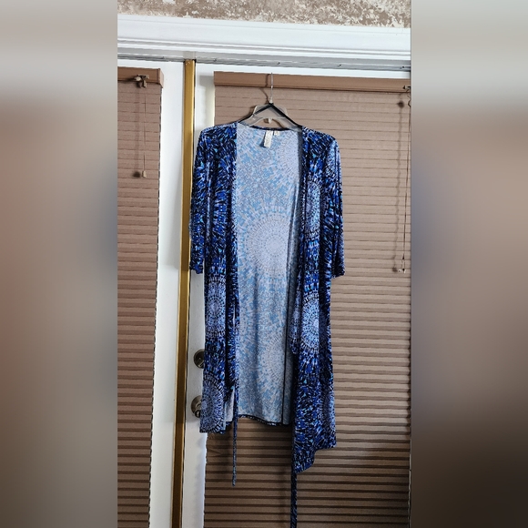 Emma &Michele Wrap Around Dress Size Medium Black and Blue in color - Picture 2 of 4